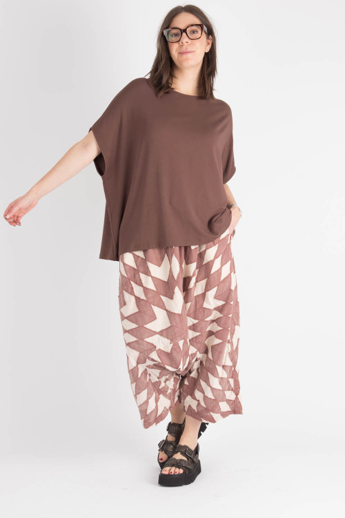 By Basics Top Extra Wide BB100240 ,Magnolia Pearl Quiltwork Garcon Trousers MP100096 ,Lofina Sandal LF240312 
