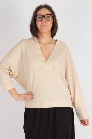 bb100191 - By Basics V Neck Top @ Walkers.Style buy women's clothes online or at our Norwich shop.