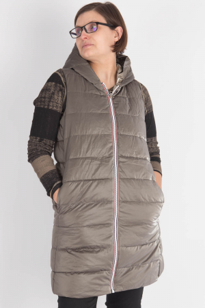 lj235392 - Laura Jo Long Gilet @ Walkers.Style buy women's clothes online or at our Norwich shop.
